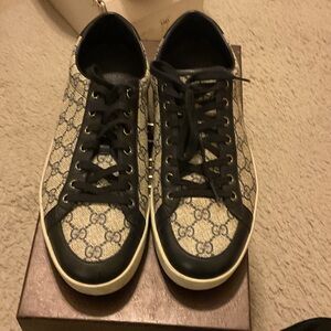 Gucci Men's Black and Cream Logo Sneakers